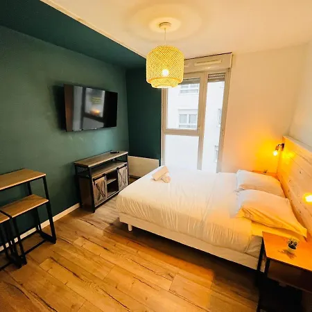 Berlioz - - Charpennes Apartman *